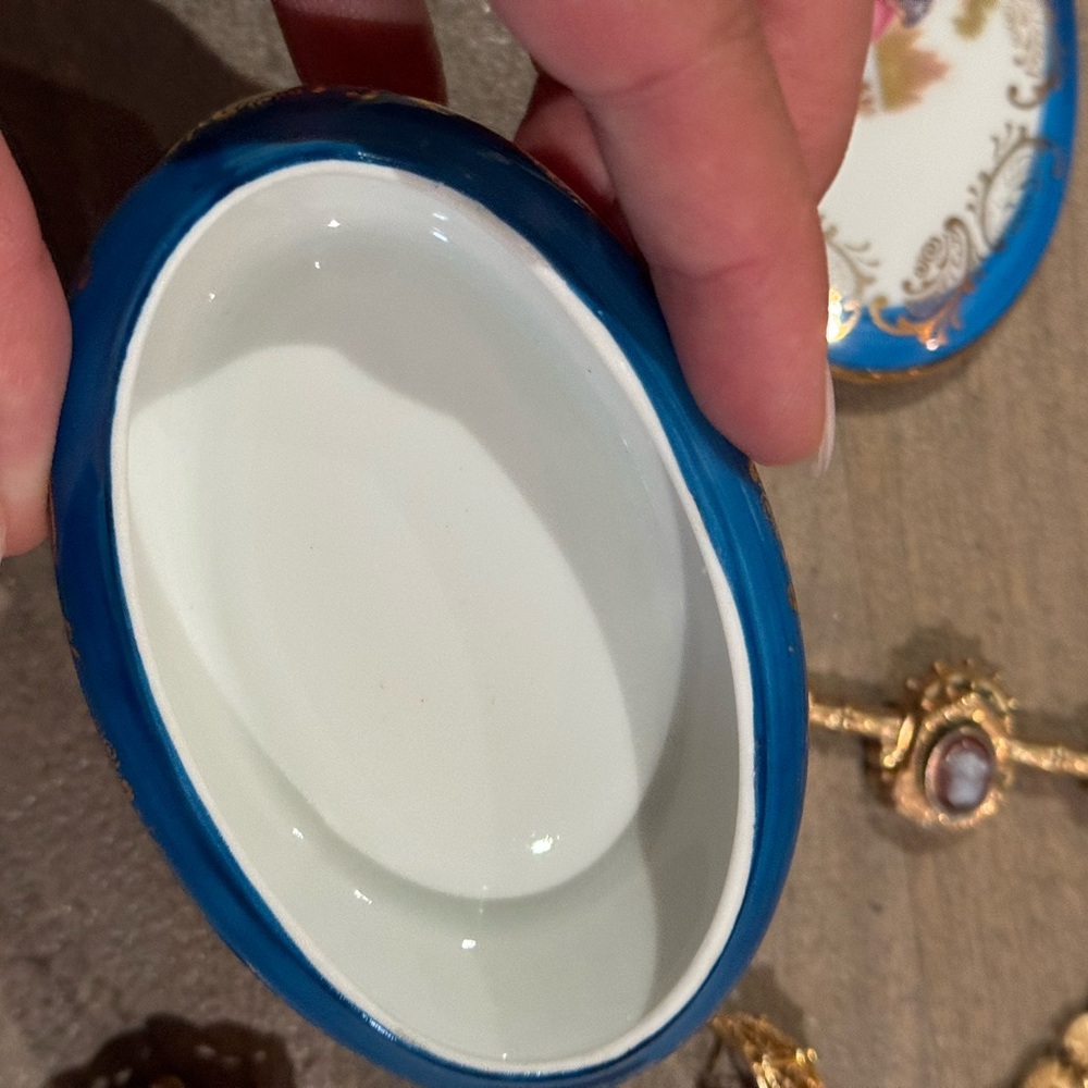 Limoges France oval vintage trinket box - Picture 8 of 10